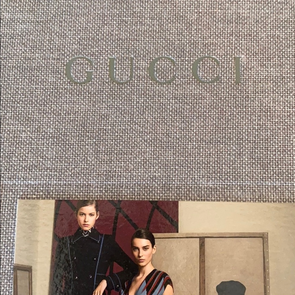 GUCCI CATALOG 2016 RARE-UNIQUE-HARD COVER - Picture 5 of 8